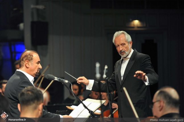 ارکستر ملی ایران به رهبری همایون رحیمیان و اجرای عبدالحسین مختاباد در تالار وحدت برگزار شد